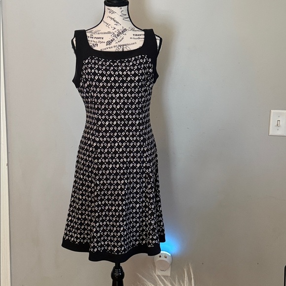 Chaps Dresses & Skirts - Chaps Black and White Geometric Midi Dress